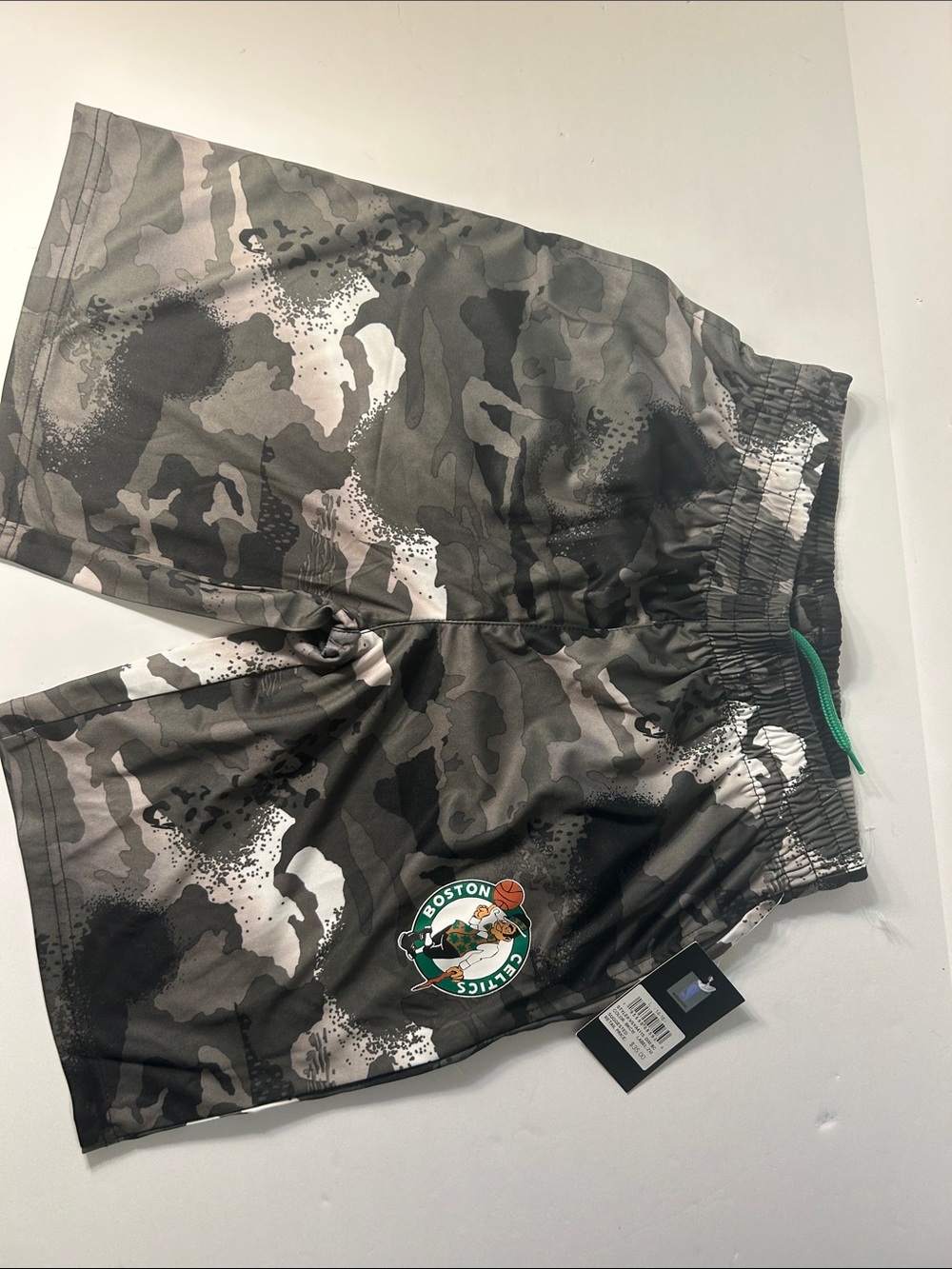 NWT NBA Boston Celtics Gray Black Camo Boys Athletic Shorts Large (14/16)